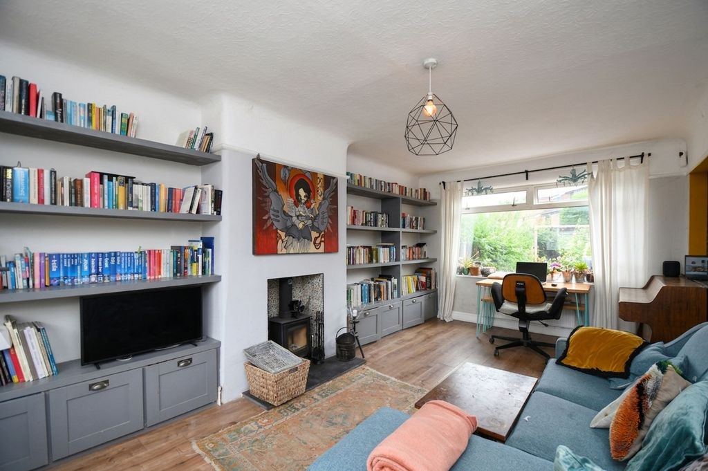 Property photo 2 of 11