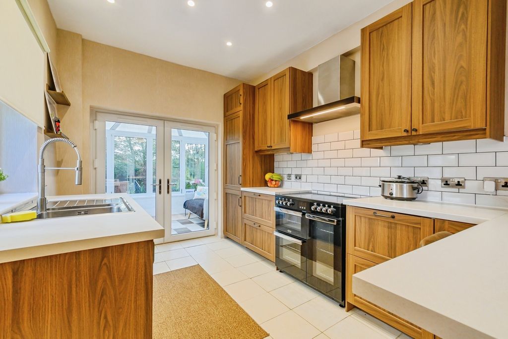 Property photo 3 of 17 Photo