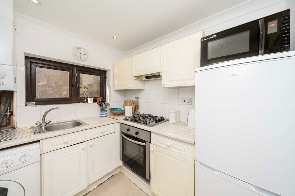 Property photo 2 of 6