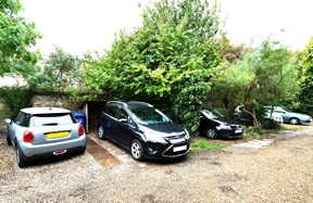 Property photo 2 of 11 Parking