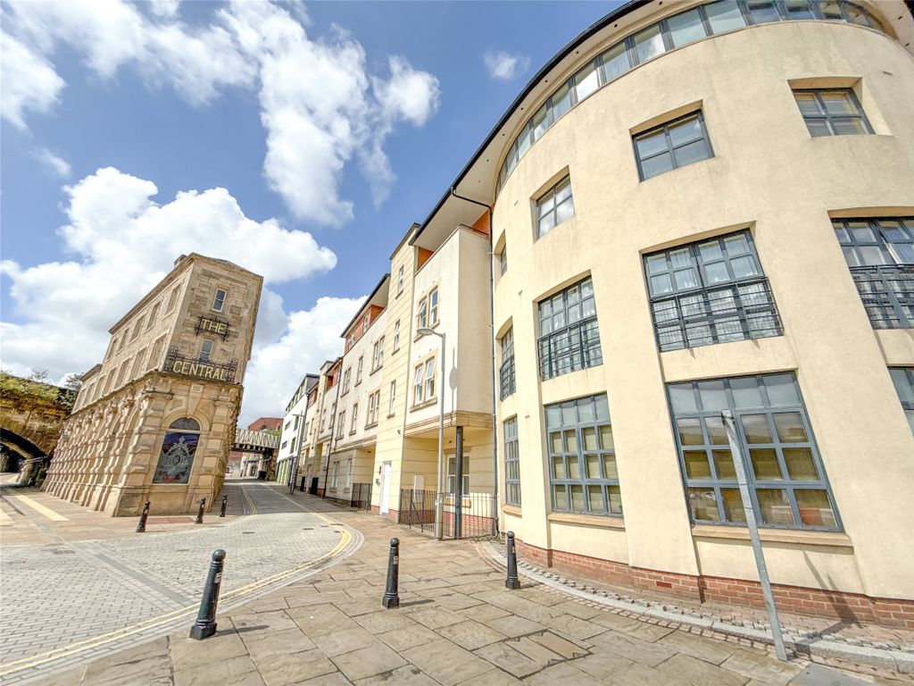 Property photo 1 of 21 External