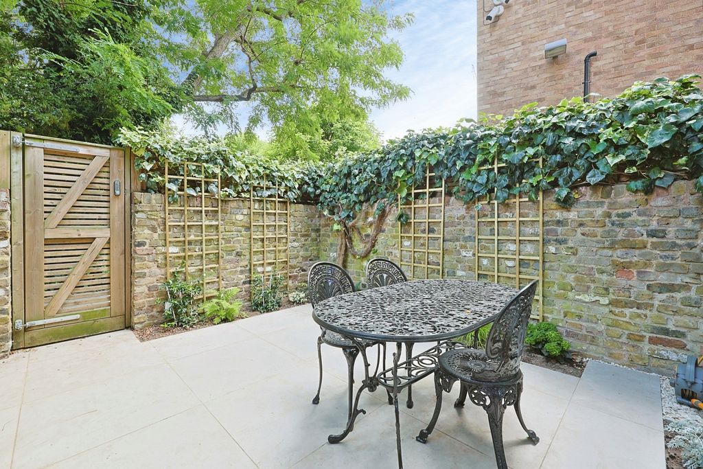 Property photo 1 of 8 Pbox-Img.Jpg