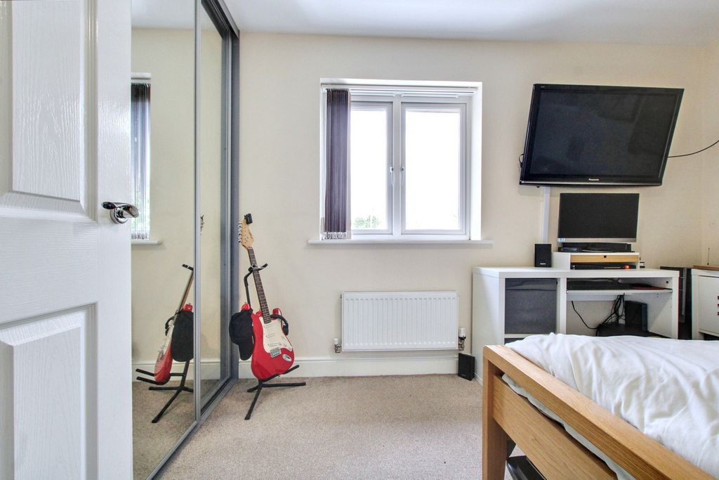 Property photo 3 of 27