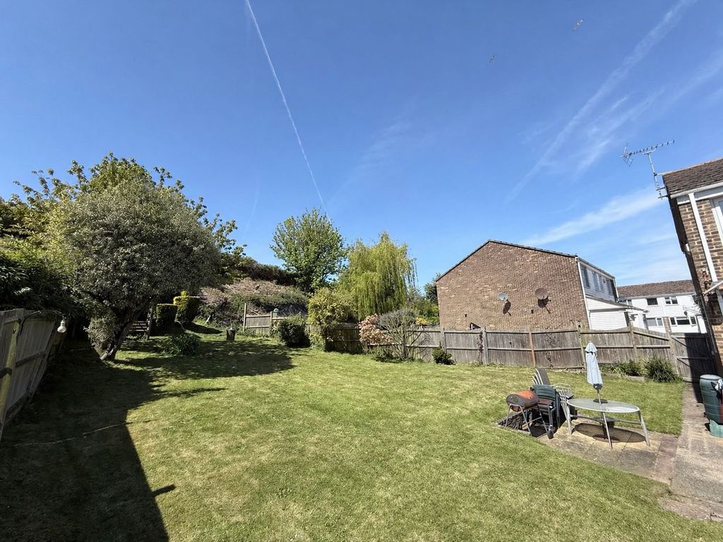 Property photo 2 of 13 Picture No. 32
