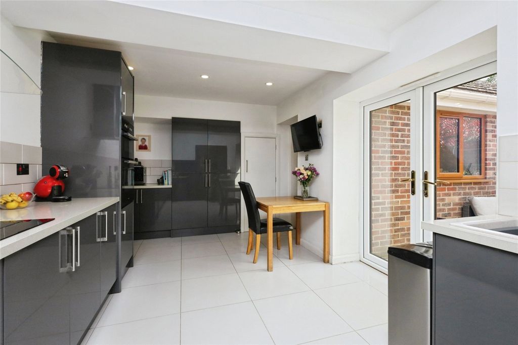 Property photo 3 of 32 Picture No. 77