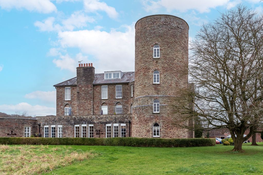 Property photo 3 of 17 3