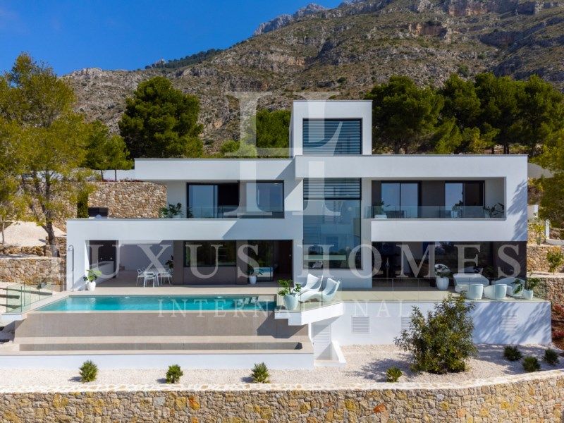 Property photo 1 of 41