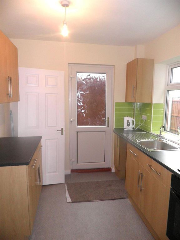 Property photo 3 of 8 Kitchen