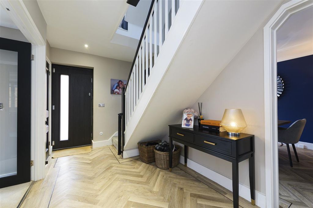 Property photo 2 of 33