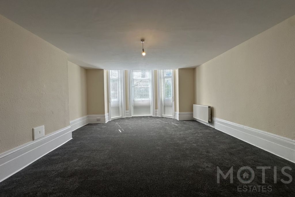 Property photo 1 of 10 Photo 3
