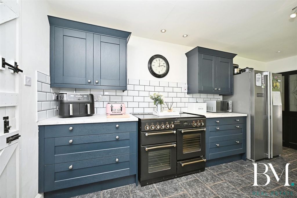 Property photo 2 of 29 Kitchen/Diner