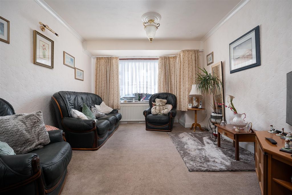 Property photo 2 of 15 Living/Dining Room