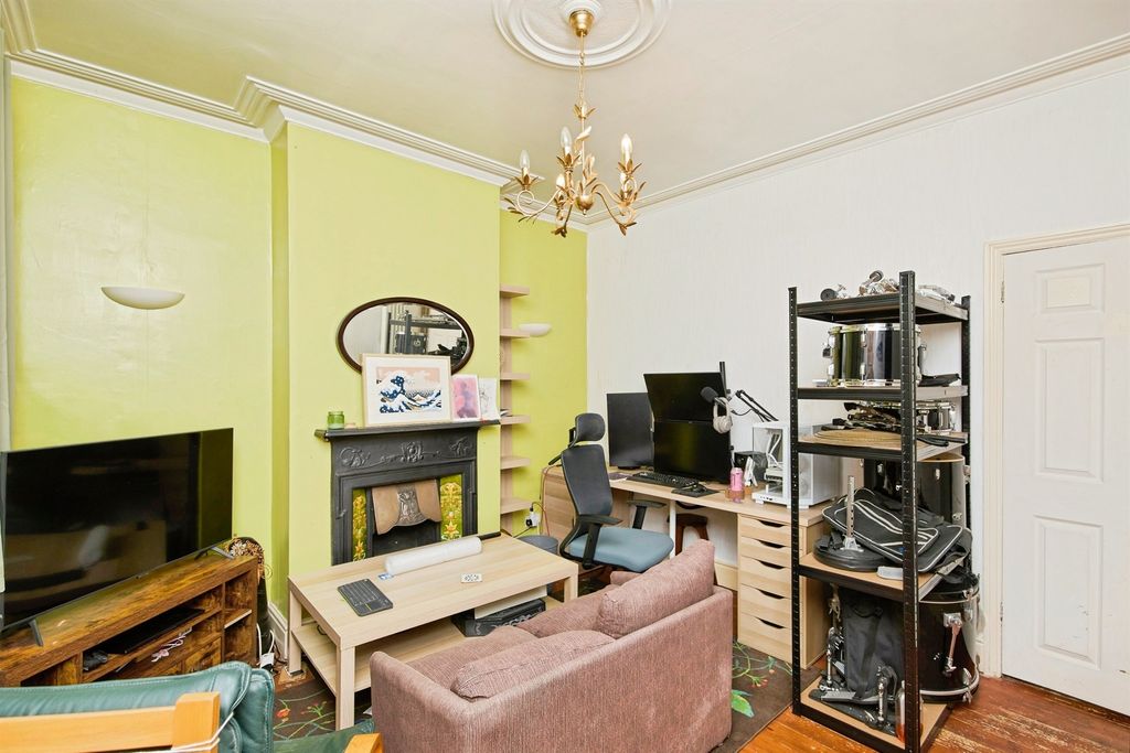 Property photo 2 of 17