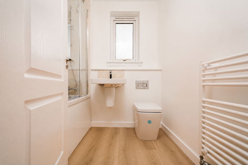 Property photo 2 of 20 Bathroom Ai