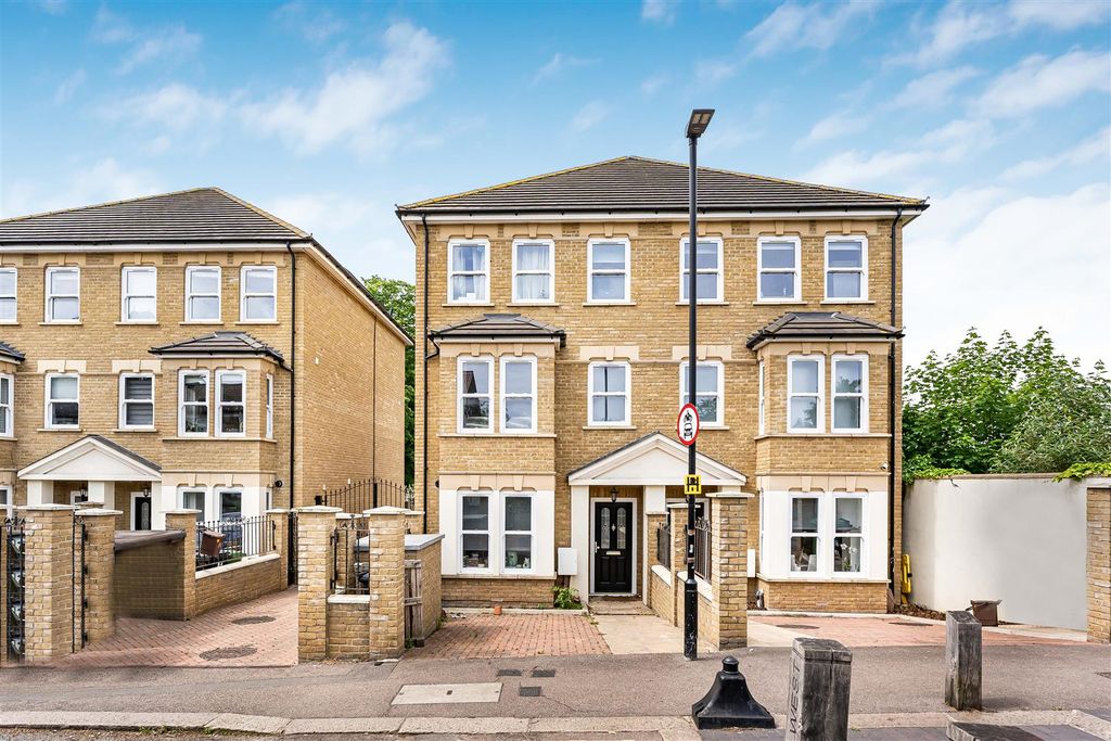 Property photo 1 of 32 1