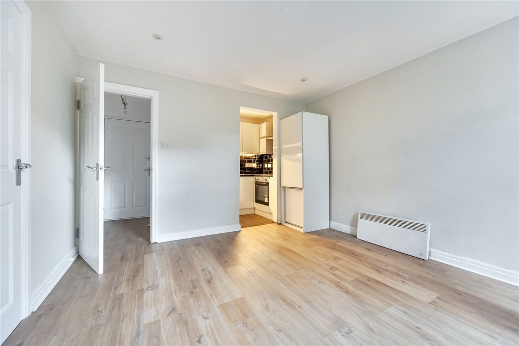 Property photo 3 of 11 Picture No. 10