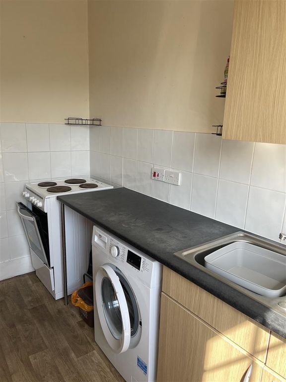 Property photo 1 of 11 Kitchen