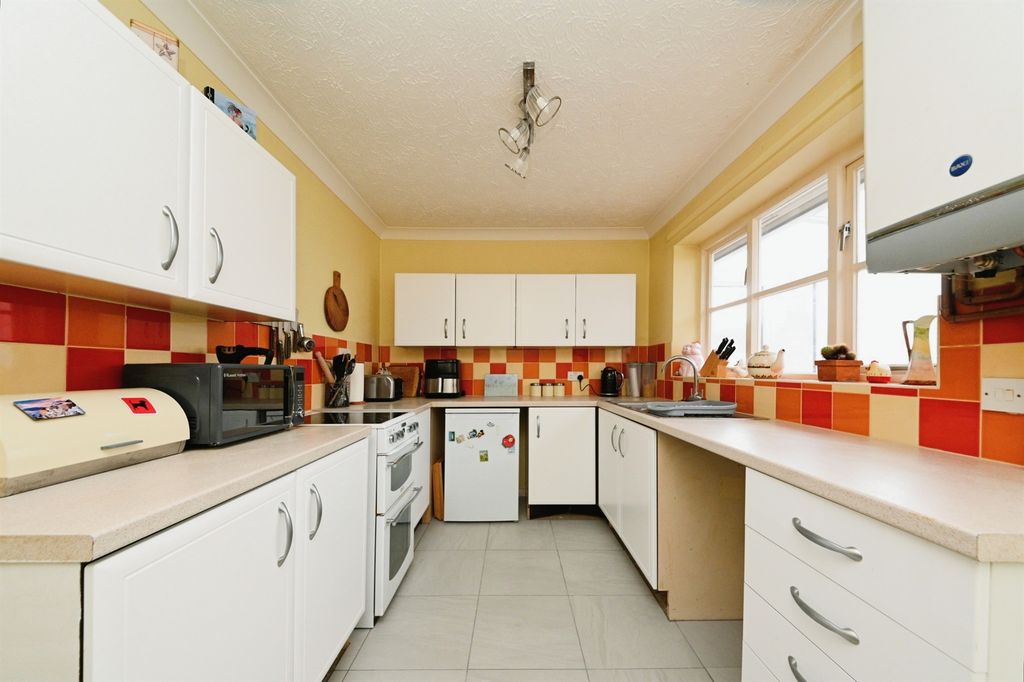 Property photo 2 of 17