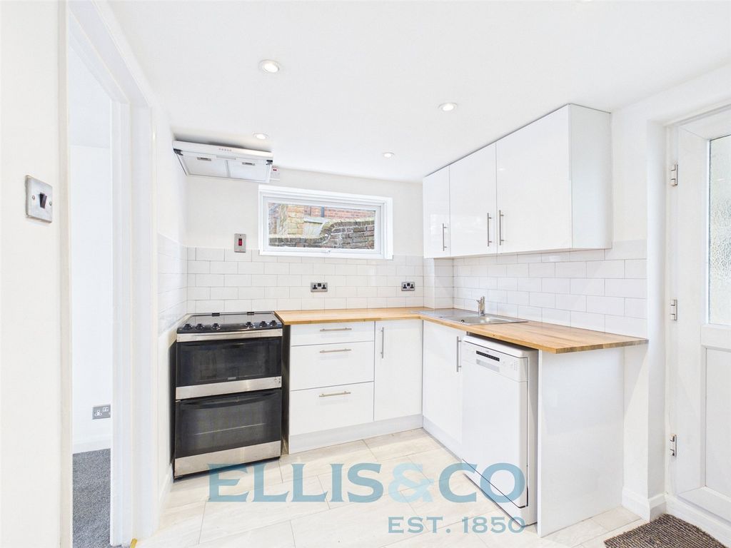 Property photo 3 of 11 Picture No. 15