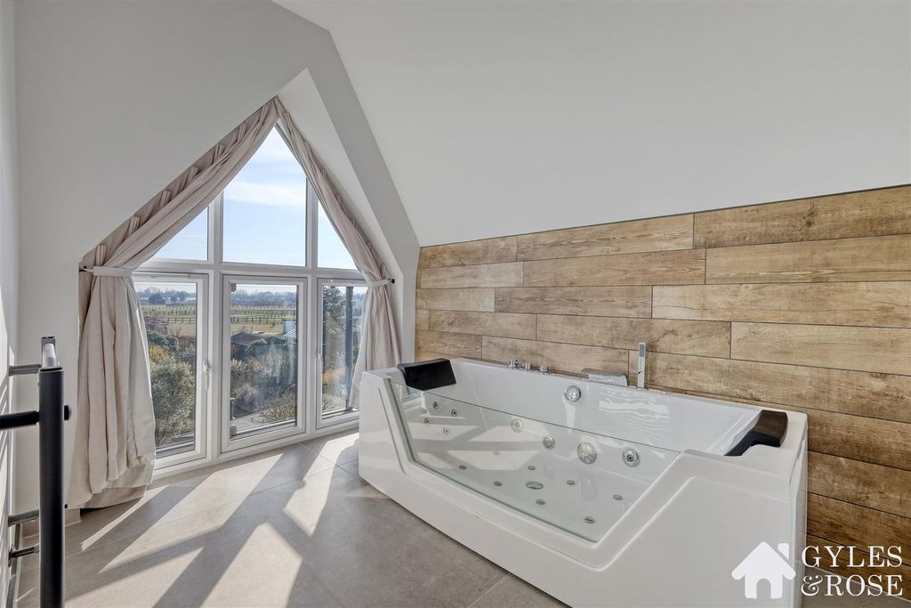 Property photo 3 of 30 Bathroom