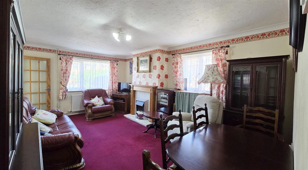 Property photo 3 of 16 Living/Dining Room