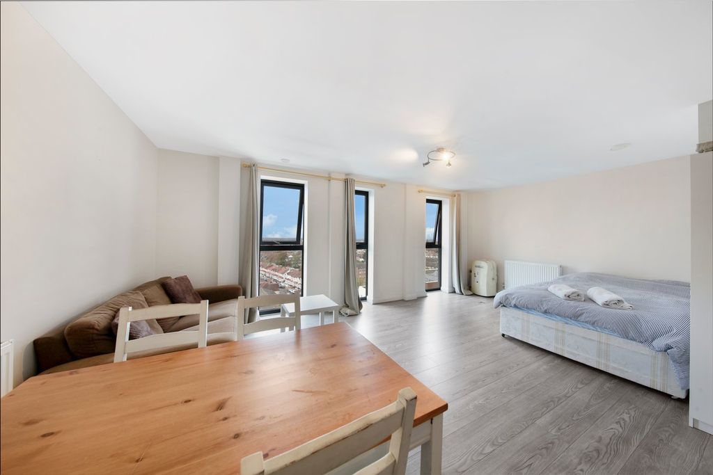 Property photo 2 of 10