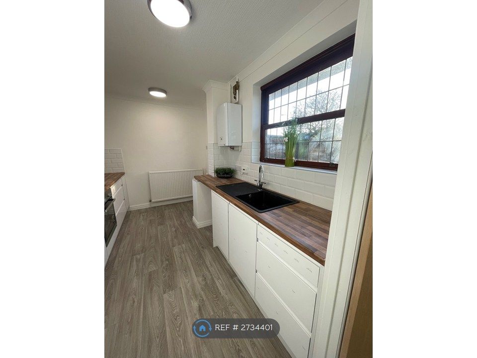 Property photo 2 of 8 Kitchen