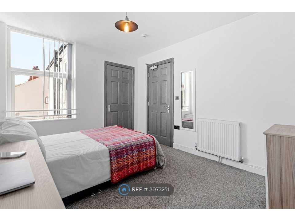 Property photo 3 of 11 Room 3