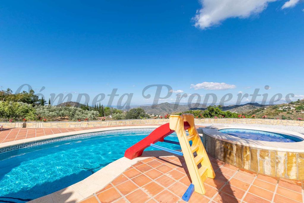 Property photo 2 of 17