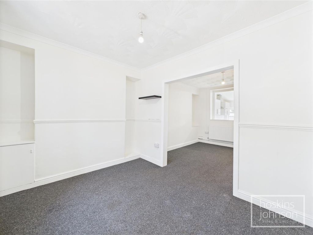Property photo 3 of 16 Lounge
