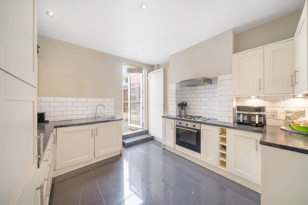 Property photo 3 of 25