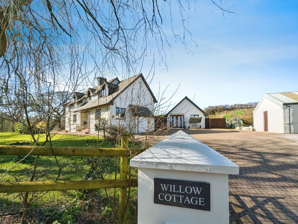 Property photo 2 of 50