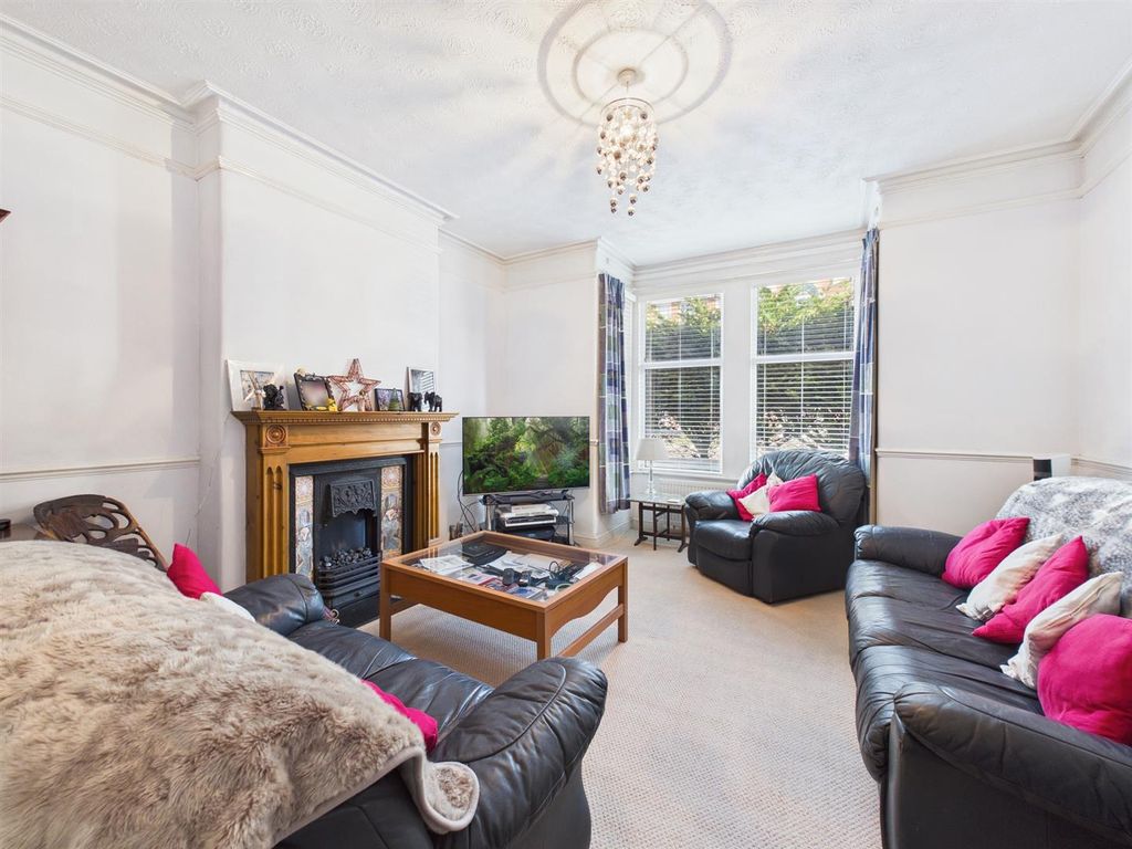 Property photo 3 of 9 Cam02435G0-Pr0184-Still008.Jpg