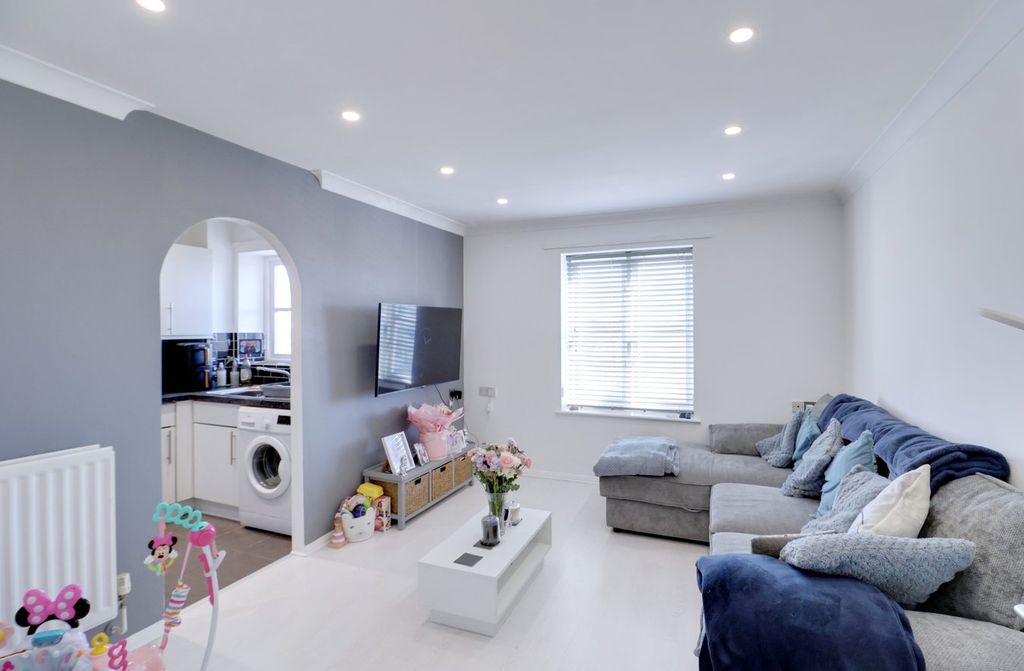 Property photo 2 of 12