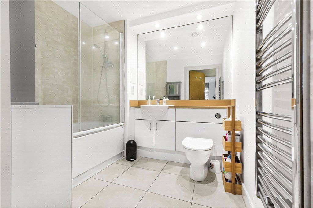 Property photo 3 of 9 Bathroom