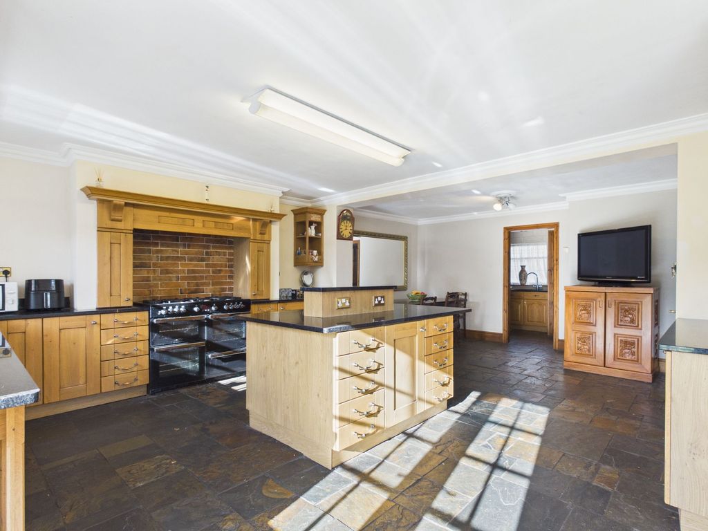 Property photo 2 of 27