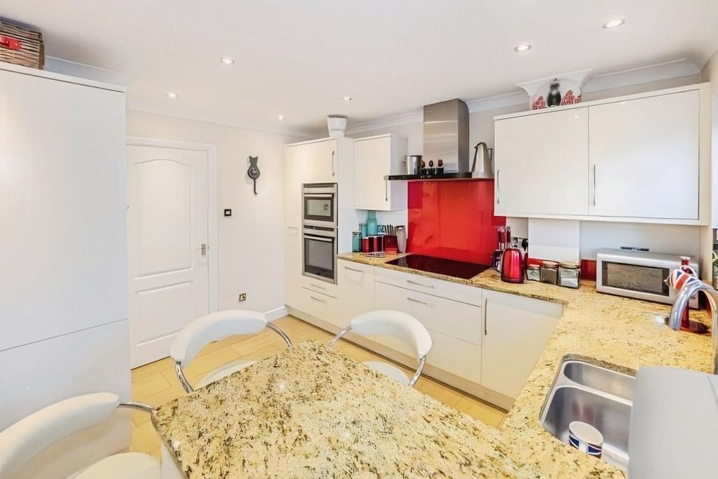 Property photo 2 of 13
