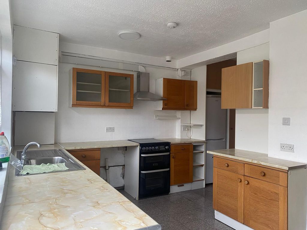 Property photo 2 of 25