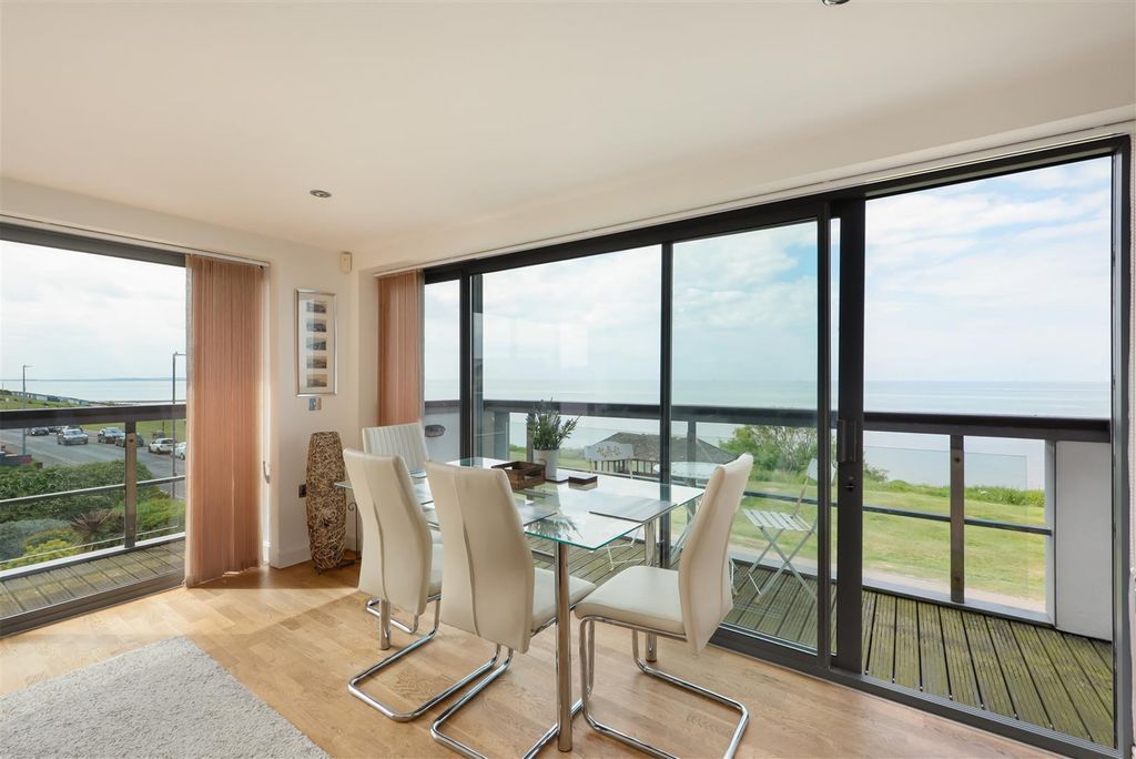 Property photo 3 of 19 Graystone Road, Tankerton, Whitstable