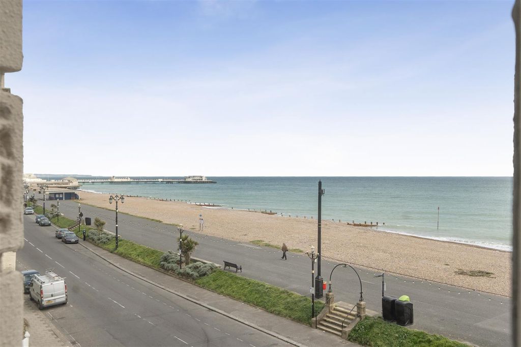 Property photo 2 of 23 For Sale By Aspire Residential | Marine Parade