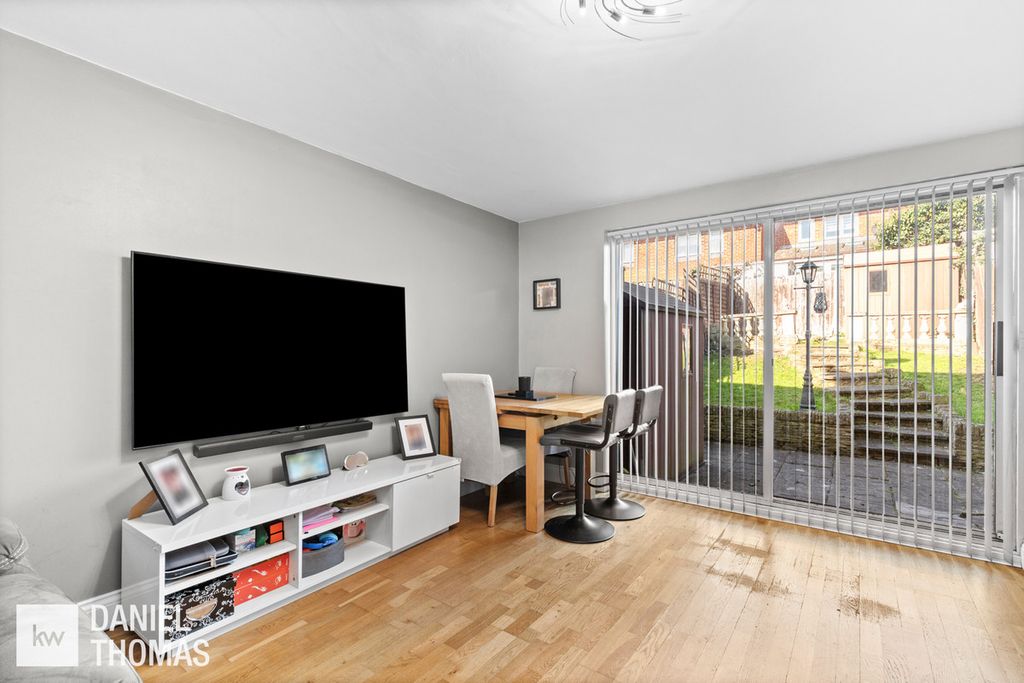 Property photo 2 of 23