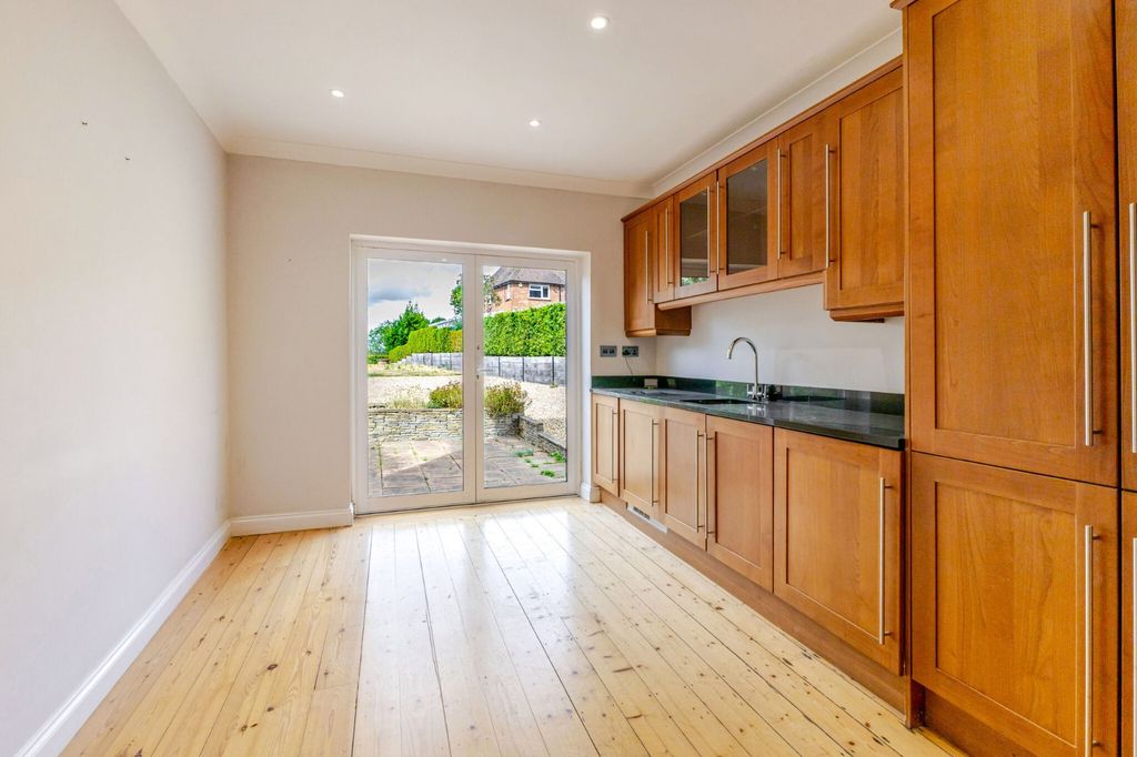 Property photo 3 of 13 Kitchen/Breakfast