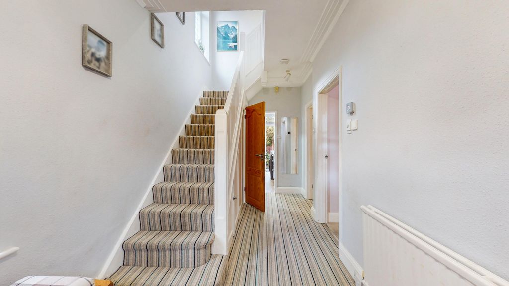 Property photo 2 of 15 4654533