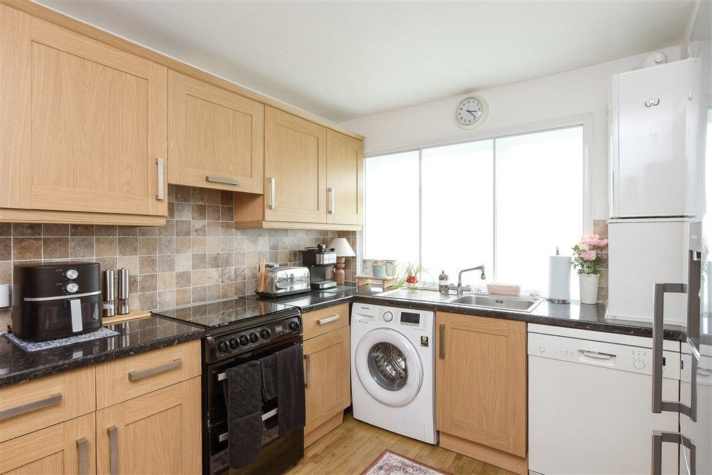 Property photo 3 of 9 Kitchen