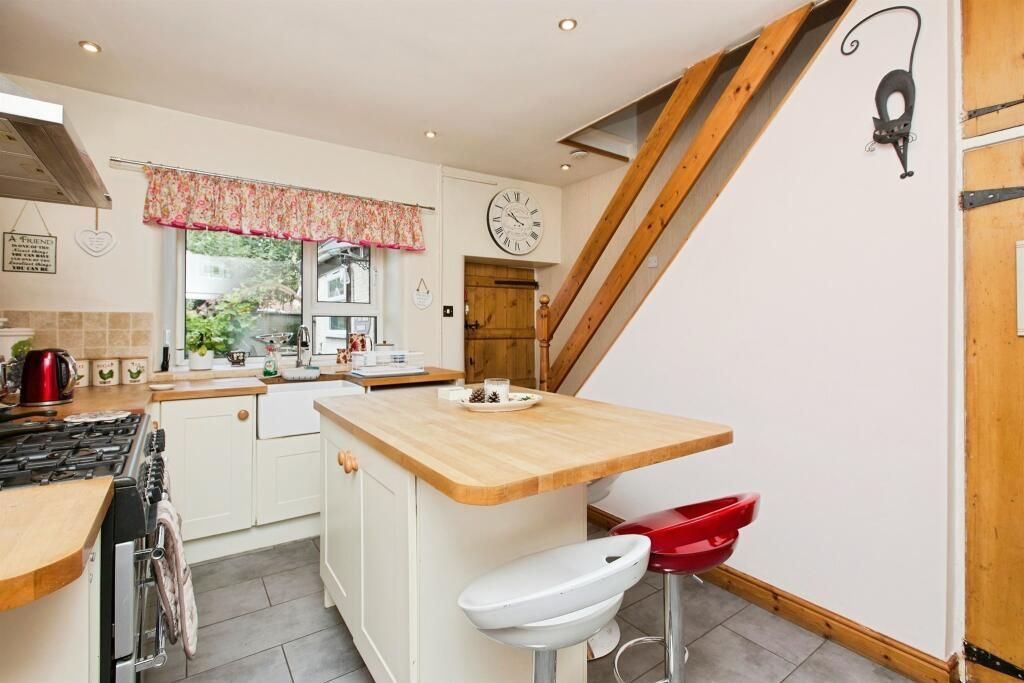 Property photo 2 of 10 40B47d176B63A5ce5c58894B7c496014.Jpeg