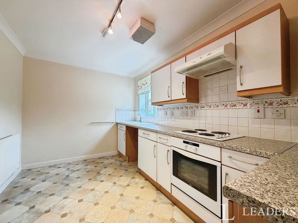 Property photo 3 of 11 Kitchen