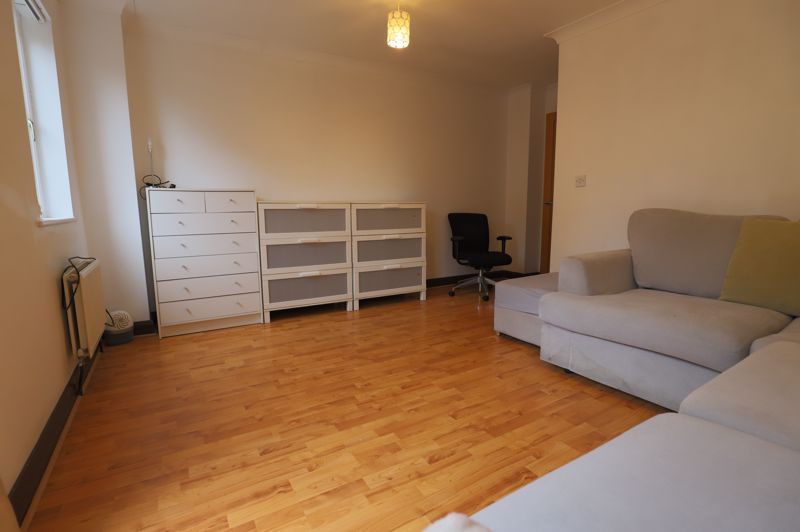 Property photo 3 of 12 Photo 7