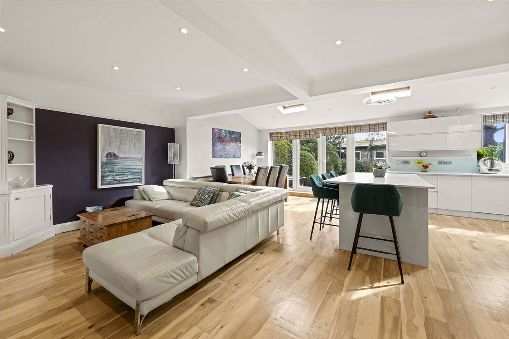 Property photo 3 of 23 Picture No. 05