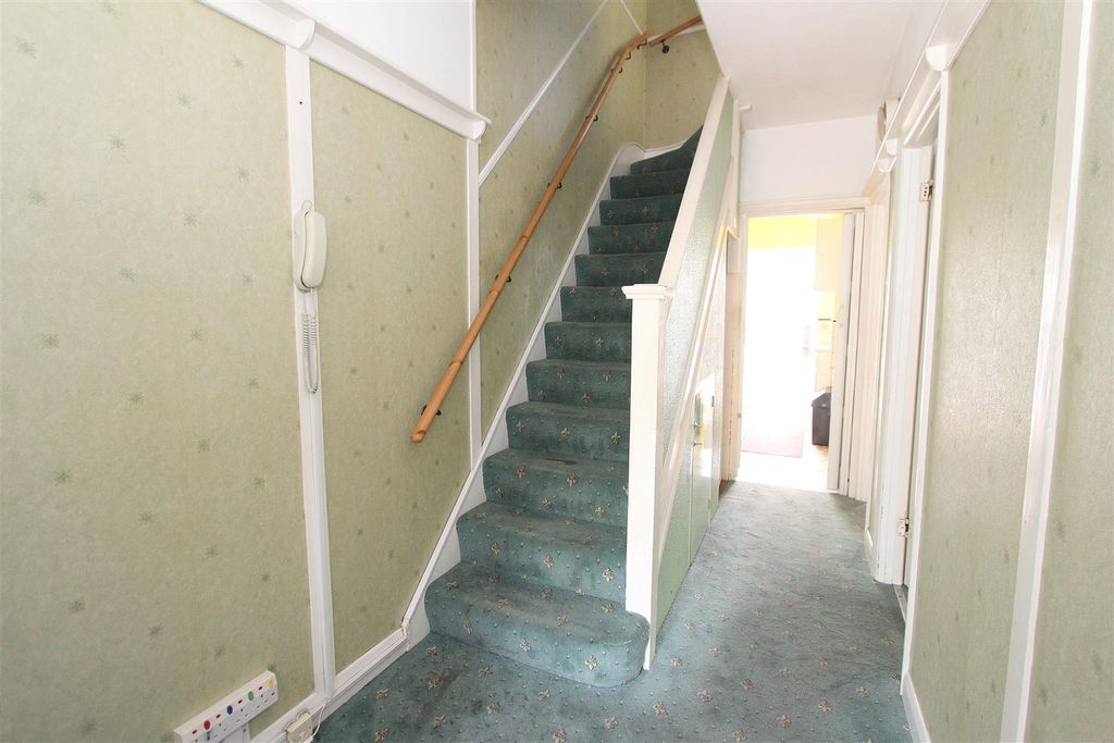 Property photo 3 of 13 Hall.Jpg