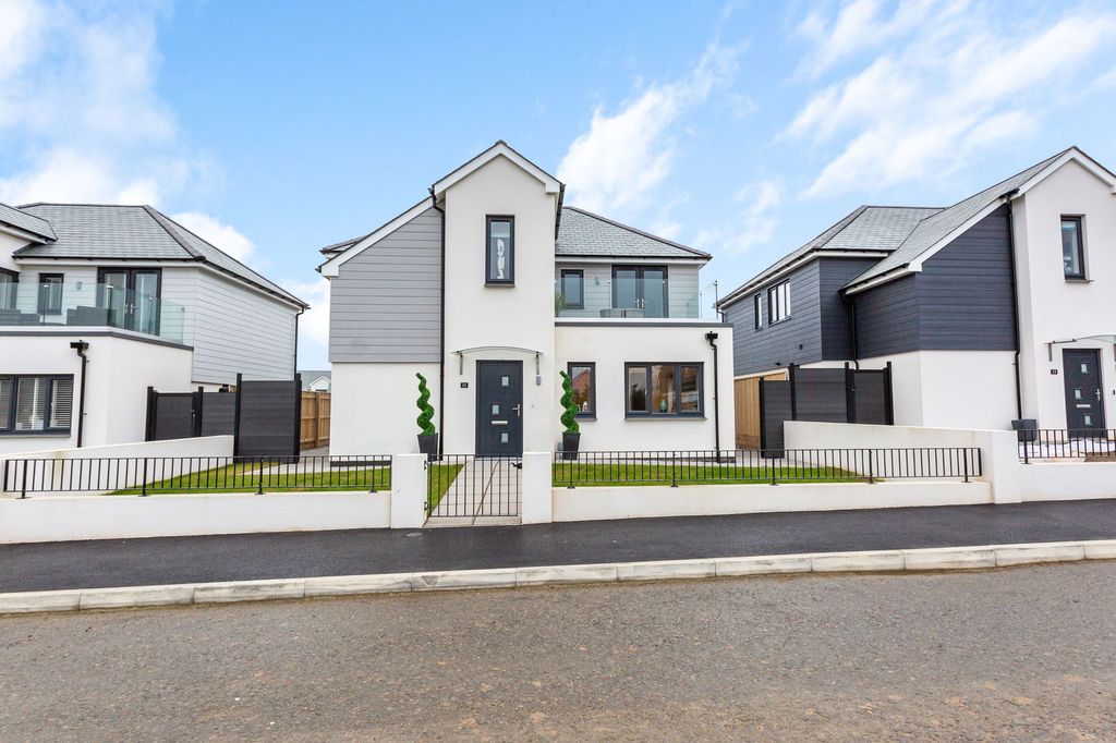 Property photo 1 of 40